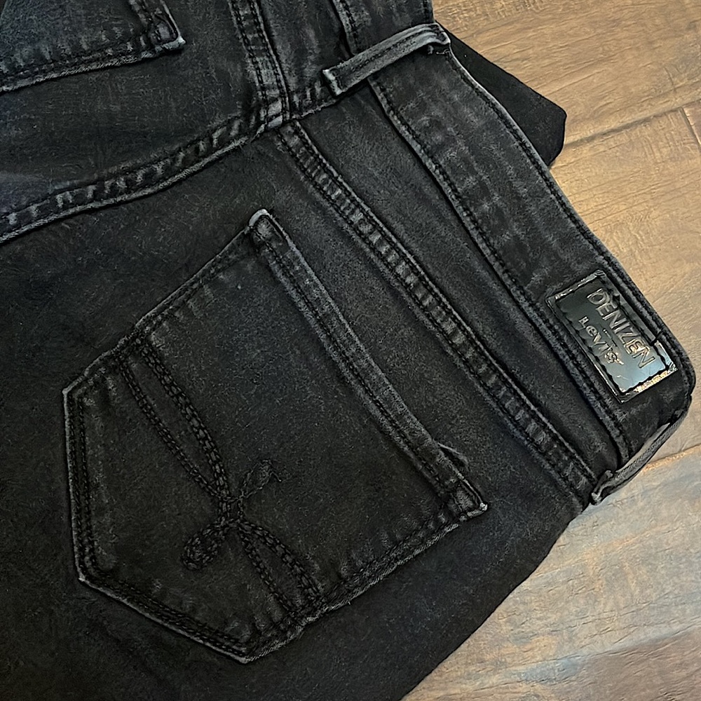 Levi’s Denizen Jegging Jeans  All Shorts & Jeans $12 or 2x$20 -Bundle & Offer! - Picture 3 of 3